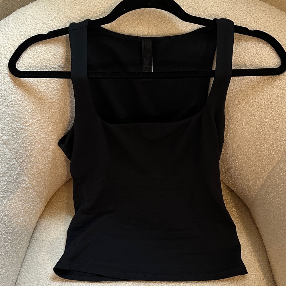 SKIMS Square Neck Tank Small in Obsidian